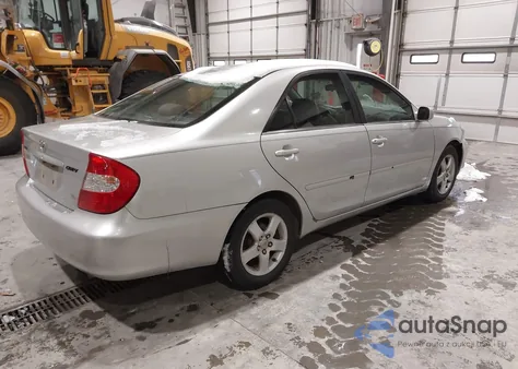 2004 Toyota Camry Se V6 z USA, uszkodzony, nr VIN 4T1BA32K44U501960